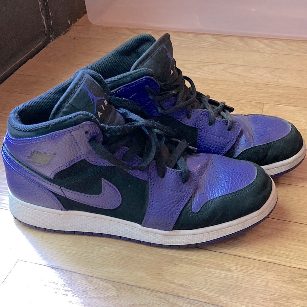 Nike air Jordan’s 1’s size 7Y ( fits 7.5-8 in women's )